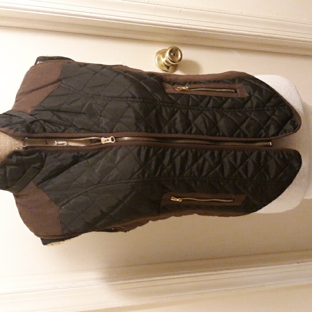 Brown and black Vest - Picture 5 of 9
